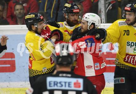EBEL. Eishockey Bundesliga. KAC gegen	spusu Vienna Capitals. Marcel Witting,  (KAC), Julian Grosslercher (Vienna Capitals). Klagenfurt, am 24.4.2019.
Foto: Kuess

---
pressefotos, pressefotografie, kuess, qs, qspictures, sport, bild, bilder, bilddatenbank