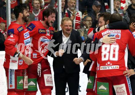 EBEL. Eishockey Bundesliga. KAC gegen	spusu Vienna Capitals. Meisterjubel   David Joseph Fischer, Adam Comrie, Trainer Petri Matikainen (KAC). Klagenfurt, am 24.4.2019.
Foto: Kuess

---
pressefotos, pressefotografie, kuess, qs, qspictures, sport, bild, bilder, bilddatenbank