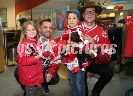EBEL. Eishockey Bundesliga. Meisterfeier KAC.  Lars Haugen, Adam Comrie . Klagenfurt, am 29.4.2019.
Foto: Kuess
---
pressefotos, pressefotografie, kuess, qs, qspictures, sport, bild, bilder, bilddatenbank
