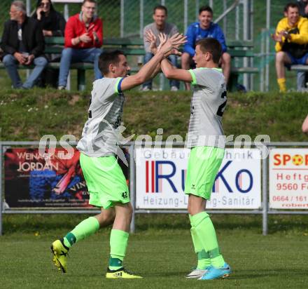 Fussball 2. Klasse C. Himmelberg gegen Gurk. Torjubel Thorsten Mueller, Thorsten Krassnitzer (Gurk). Himmelberg, am 27.4.2019.
Foto: Kuess
---
pressefotos, pressefotografie, kuess, qs, qspictures, sport, bild, bilder, bilddatenbank