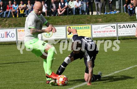 Fussball 2. Klasse C. Himmelberg gegen Gurk. Philipp Georg Fischer,  (Himmelberg), Dragan Sprecakovic (Gurk). Himmelberg, am 27.4.2019.
Foto: Kuess
---
pressefotos, pressefotografie, kuess, qs, qspictures, sport, bild, bilder, bilddatenbank