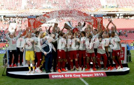 Fussball. UNIQA OEFB Cup. FC Red Bulll Salzburg gegen SK Rapid Wien. Sieger Jubel (Salzburg). Klagenfurt, Woerthersee Stadion, am 1.5.2019.
Foto: Kuess 
---
pressefotos, pressefotografie, kuess, qs, qspictures, sport, bild, bilder, bilddatenbank