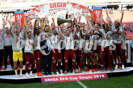 Fussball. UNIQA OEFB Cup. FC Red Bulll Salzburg gegen SK Rapid Wien. Sieger Jubel (Salzburg). Klagenfurt, Woerthersee Stadion, am 1.5.2019.
Foto: Kuess 
---
pressefotos, pressefotografie, kuess, qs, qspictures, sport, bild, bilder, bilddatenbank