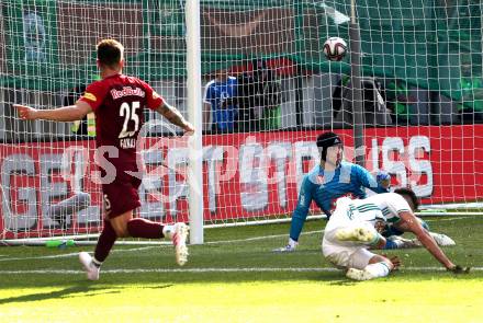 Fussball. UNIQA OEFB Cup. FC Red Bulll Salzburg gegen SK Rapid Wien. Patrick Farkas (Salzburg), Richard Strebinger, Mert Muelduer (Wien). Klagenfurt, am 1.5.2019.
Foto: Kuess 
---
pressefotos, pressefotografie, kuess, qs, qspictures, sport, bild, bilder, bilddatenbank