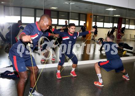 Fussball. 2. Liga. âSK Austria Klagenfurt. Training.  Ousseini Mounpain, Maximiliano Moreira. Klagenfurt, 26.2.2019.
Foto: Kuess
---
pressefotos, pressefotografie, kuess, qs, qspictures, sport, bild, bilder, bilddatenbank