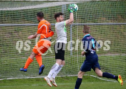 Fussball Unterliga Ost. Ludmannsdorf gegen Eisenkappel.  Wilhelm Sandner,  (Ludmannsdorf), Luka Lazanski  (Eisenkappel). Ludmannsdorf, am 19.5.2018.
Foto: Kuess
---
pressefotos, pressefotografie, kuess, qs, qspictures, sport, bild, bilder, bilddatenbank