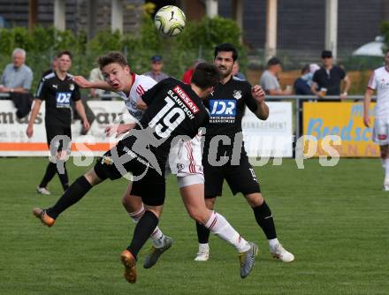Fussball Kaerntner Liga. Bleiburg gegen St. Jakob im Rosental. Adnan Fajic, (Bleiburg), Florian Schaller  (St. Jakob). Bleiburg, am 25.5.2019.
Foto: Kuess
---
pressefotos, pressefotografie, kuess, qs, qspictures, sport, bild, bilder, bilddatenbank