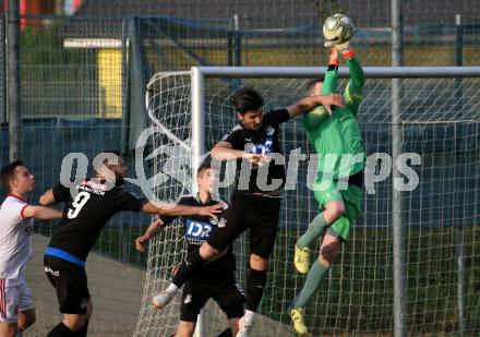 Fussball Kaerntner Liga. Bleiburg gegen St. Jakob im Rosental. Senad Jahic,  (Bleiburg), Christian Michor (St. Jakob). Bleiburg, am 25.5.2019.
Foto: Kuess
---
pressefotos, pressefotografie, kuess, qs, qspictures, sport, bild, bilder, bilddatenbank