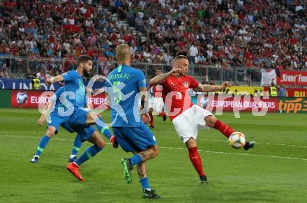 Fussball Laenderspiel. Europameisterschaft Qualifikation. Oesterreich gegen Slowenien. Marko Arnautovic, (Oesterreich), Aljaz Struna  (Slowenien). Klagenfurt, am 7.6.2019.
Foto: Kuess
---
pressefotos, pressefotografie, kuess, qs, qspictures, sport, bild, bilder, bilddatenbank