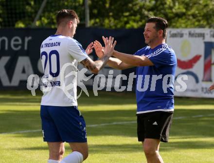 Fussball Kaerntner Liga. Treibach gegen Matrei. Torjubel Kevin Vaschauner, Trainer Martin Kaiser (Treibach). Treibach, am 8.6.2019.
Foto: Kuess
---
pressefotos, pressefotografie, kuess, qs, qspictures, sport, bild, bilder, bilddatenbank