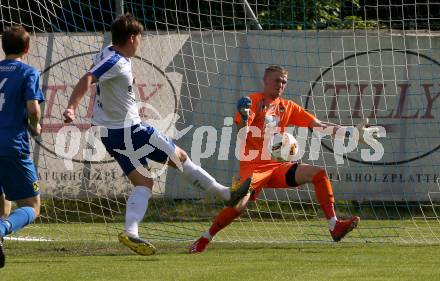 Fussball Kaerntner Liga. Treibach gegen Matrei. Fabian Christian Gangl,  (Treibach), Lukas Michael Unterlader (Matrei). Treibach, am 8.6.2019.
Foto: Kuess
---
pressefotos, pressefotografie, kuess, qs, qspictures, sport, bild, bilder, bilddatenbank