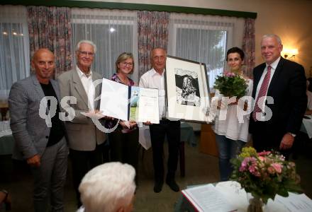 Leichtathletik. Ehrung Robert Kropiunik. Julius-Kugy-Preis.  Heribert Kulmesch, Reginald Vospernik, Zalka Kuchling, Robert Kropiunik, Claudia Kropiunik,  Bernard Sadovnik. Ludmannsdorf, 2.7.2019.
Foto: Kuess
---
pressefotos, pressefotografie, kuess, qs, qspictures, sport, bild, bilder, bilddatenbank