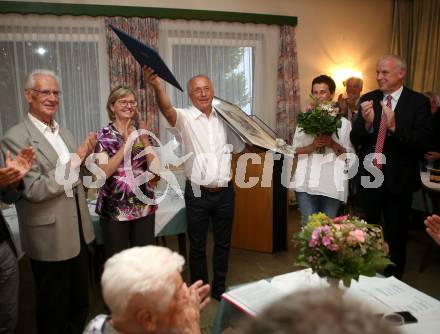 Leichtathletik. Ehrung Robert Kropiunik. Julius-Kugy-Preis.  Reginald Vospernik, Zalka Kuchling, Robert Kropiunik, Claudia Kropiunik,  Bernard Sadovnik. Ludmannsdorf, 2.7.2019.
Foto: Kuess
---
pressefotos, pressefotografie, kuess, qs, qspictures, sport, bild, bilder, bilddatenbank