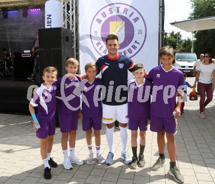 Fussball 2. Liga. Eroeffnungsfeier SK Austria Klagenfurt.   Darijo Pecirep, Nachwuchsspieler. Klagenfurt, am 13.7.2019.
Foto: Kuess
---
pressefotos, pressefotografie, kuess, qs, qspictures, sport, bild, bilder, bilddatenbank