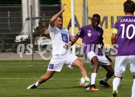 Fussball 2. Liga. Eroeffnungsfeier SK Austria Klagenfurt.   Walter Kogler, Mersei Nsandi. Klagenfurt, am 13.7.2019.
Foto: Kuess
---
pressefotos, pressefotografie, kuess, qs, qspictures, sport, bild, bilder, bilddatenbank