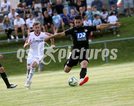 Fussball. Kaerntner Liga. Bleiburg gegen St. Jakob/Ros.  Senad Jahic (Bleiburg), Thomas Ogradnig  (St. Jakob). Bleiburg, 3.8.2019.
Foto: Kuess
www.qspictures.net
---
pressefotos, pressefotografie, kuess, qs, qspictures, sport, bild, bilder, bilddatenbank