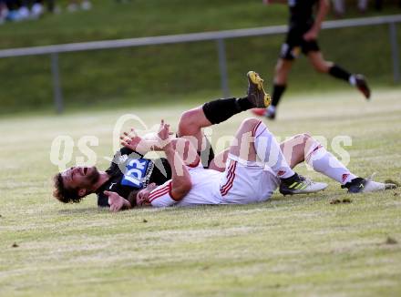 Fussball. Kaerntner Liga. Bleiburg gegen St. Jakob/Ros.  Dominik Peketz (Bleiburg), Wolfgang Michael Sereinig  (St. Jakob). Bleiburg, 3.8.2019.
Foto: Kuess
www.qspictures.net
---
pressefotos, pressefotografie, kuess, qs, qspictures, sport, bild, bilder, bilddatenbank
