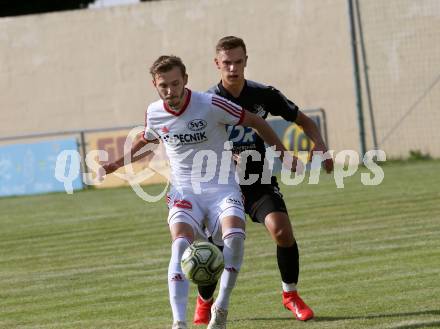 Fussball. Kaerntner Liga. Bleiburg gegen St. Jakob/Ros. Nik Cater (Bleiburg),   Thomas Ogradnig (St. Jakob). Klagenfurt, 3.8.2019.
Foto: Kuess
www.qspictures.net
---
pressefotos, pressefotografie, kuess, qs, qspictures, sport, bild, bilder, bilddatenbank