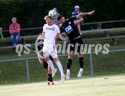 Fussball. Kaerntner Liga. Bleiburg gegen St. Jakob/Ros.  Senad Jahic (Bleiburg),  Thomas Ogradnig (St. Jakob). Bleiburg, 3.8.2019.
Foto: Kuess
www.qspictures.net
---
pressefotos, pressefotografie, kuess, qs, qspictures, sport, bild, bilder, bilddatenbank