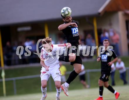 Fussball. Kaerntner Liga. Bleiburg gegen St. Jakob/Ros.  Senad Jahic (Bleiburg),  Thomas Ogradnig (St. Jakob). Bleiburg, 3.8.2019.
Foto: Kuess
www.qspictures.net
---
pressefotos, pressefotografie, kuess, qs, qspictures, sport, bild, bilder, bilddatenbank