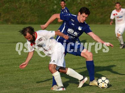 Fussball Kaerntner Liga. Maria Saal gegen Treibach. Roland Krenn, (Maria Saal),  Hanno Ulrich Wachernig  (Treibach). Maria Saal, am 10.8.2019.
Foto: Kuess
www.qspictures.net
---
pressefotos, pressefotografie, kuess, qs, qspictures, sport, bild, bilder, bilddatenbank