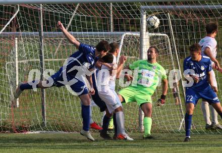 Fussball Kaerntner Liga. Maria Saal gegen Treibach.   Michael Zunder (Maria Saal), Hanno Ulrich Wachernig, Philipp Hoeberl  (Treibach). Maria Saal, am 10.8.2019.
Foto: Kuess
www.qspictures.net
---
pressefotos, pressefotografie, kuess, qs, qspictures, sport, bild, bilder, bilddatenbank