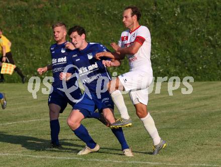 Fussball Kaerntner Liga. Maria Saal gegen Treibach. Bernhard Walzl,  (Maria Saal),  Hanno Ulrich Wachernig (Treibach). Maria Saal, am 10.8.2019.
Foto: Kuess
www.qspictures.net
---
pressefotos, pressefotografie, kuess, qs, qspictures, sport, bild, bilder, bilddatenbank