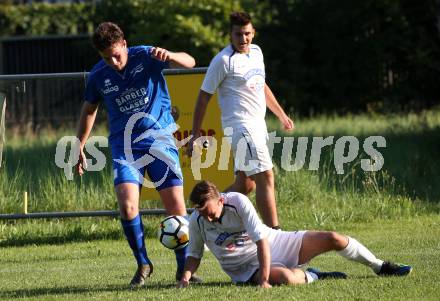Fussball 2. KLasse C. SG Krumpendorf/Poertschach gegen Himmelberg.  Fabian Gerhard Karner,  (Krumpendorf), Daniel Stranig (Himmelberg). Krumpendorf, am 11.8.2019.
Foto: Kuess
www.qspictures.net
---
pressefotos, pressefotografie, kuess, qs, qspictures, sport, bild, bilder, bilddatenbank