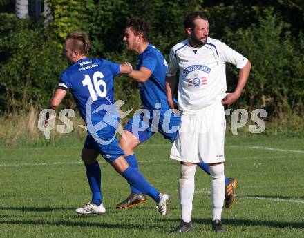 Fussball 2. KLasse C. SG Krumpendorf/Poertschach gegen Himmelberg.  Torjubel Andreas Hartl, Fabian Gerhard Karner (Krumpendorf). Krumpendorf, am 11.8.2019.
Foto: Kuess
www.qspictures.net
---
pressefotos, pressefotografie, kuess, qs, qspictures, sport, bild, bilder, bilddatenbank