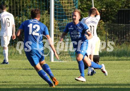 Fussball 2. KLasse C. SG Krumpendorf/Poertschach gegen Himmelberg.  Torjubel Fabian Gerhard Karner, Andreas Hartl (Krumpendorf). Krumpendorf, am 11.8.2019.
Foto: Kuess
www.qspictures.net
---
pressefotos, pressefotografie, kuess, qs, qspictures, sport, bild, bilder, bilddatenbank