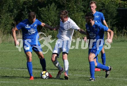 Fussball 2. KLasse C. SG Krumpendorf/Poertschach gegen Himmelberg.  Philipp Zmug, Pascal Pirker,  (Krumpendorf), Philipp Georg Fischer (Himmelberg). Krumpendorf, am 11.8.2019.
Foto: Kuess
www.qspictures.net
---
pressefotos, pressefotografie, kuess, qs, qspictures, sport, bild, bilder, bilddatenbank