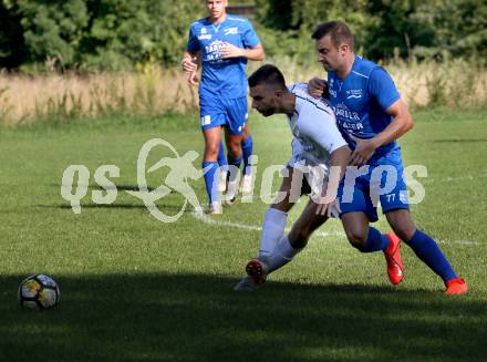 Fussball 2. KLasse C. SG Krumpendorf/Poertschach gegen Himmelberg.  Philipp Zmug,  (Krumpendorf), Dejan Adamovic (Himmelberg). Krumpendorf, am 11.8.2019.
Foto: Kuess
www.qspictures.net
---
pressefotos, pressefotografie, kuess, qs, qspictures, sport, bild, bilder, bilddatenbank