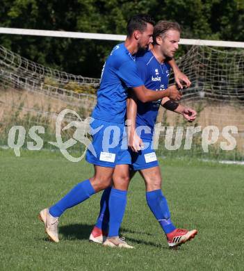 Fussball 2. KLasse C. SG Krumpendorf/Poertschach gegen Himmelberg.  Torjubel Admir Hadzisulejmanovic, Janos Juvan (Krumpendorf). Krumpendorf, am 11.8.2019.
Foto: Kuess
www.qspictures.net
---
pressefotos, pressefotografie, kuess, qs, qspictures, sport, bild, bilder, bilddatenbank