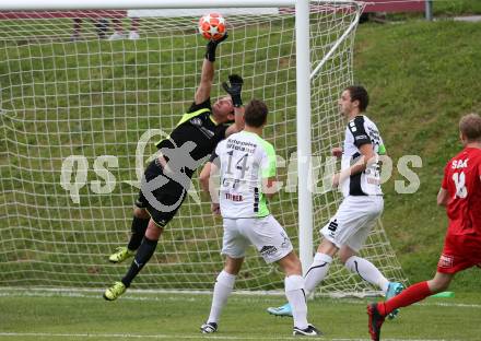 Fussball Kaerntner Liga. Feldkirchen SV gegen SAK. Hans Joachim Thamer, Robert Thomas Tiffner, Gregor Gwenger (Feldkirchen),  Maximilian Kumer (SAK). Feldkirchen, am 17.8.2019.
Foto: Kuess
www.qspictures.net
---
pressefotos, pressefotografie, kuess, qs, qspictures, sport, bild, bilder, bilddatenbank