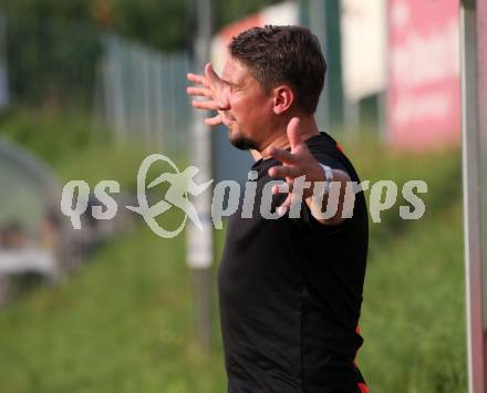 Fussball 2. KLasse D. SG SV Magdalensberg/ASKOE Poggersdorf Youngstars gegen KAC B Juniors.  Trainer Juergen Kampel  (KAC). Poggersdorf, am 25.8.2019.
Foto: Kuess
www.qspictures.net
---
pressefotos, pressefotografie, kuess, qs, qspictures, sport, bild, bilder, bilddatenbank