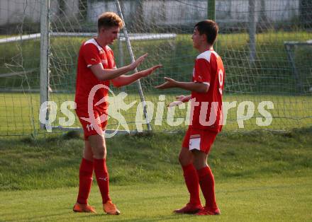 Fussball 2. KLasse D. SG SV Magdalensberg/ASKOE Poggersdorf Youngstars gegen KAC B Juniors.  Torjubel Lukas Matthias Hausott, Raphael Kassler (KAC). Poggersdorf, am 25.8.2019.
Foto: Kuess
www.qspictures.net
---
pressefotos, pressefotografie, kuess, qs, qspictures, sport, bild, bilder, bilddatenbank