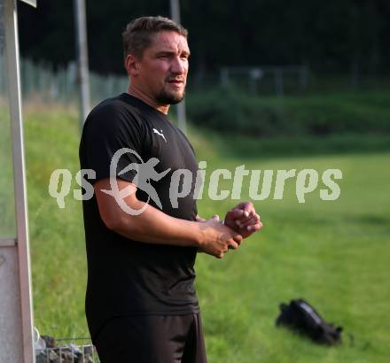 Fussball 2. KLasse D. SG SV Magdalensberg/ASKOE Poggersdorf Youngstars gegen KAC B Juniors.  Trainer Juergen Kampel (KAC). Poggersdorf, am 25.8.2019.
Foto: Kuess
www.qspictures.net
---
pressefotos, pressefotografie, kuess, qs, qspictures, sport, bild, bilder, bilddatenbank