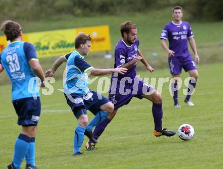 Fussball. 1. Klasse D. Eisenkappel gegem Globasnitz.  Stefan Opietnik (Eisenkappel),  Gerhard Krumpl (Globasnitz). Eisenkappel, 21.9.2019.  
Foto: Kuess
www.qspictures.net
---
pressefotos, pressefotografie, kuess, qs, qspictures, sport, bild, bilder, bilddatenbank
