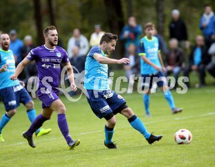 Fussball. 1. Klasse D. Eisenkappel gegem Globasnitz. Tilen Vrtacnik (Eisenkappel), Dejan Podbreznik (Globasnitz). Eisenkappel, 21.9.2019.  
Foto: Kuess
www.qspictures.net
---
pressefotos, pressefotografie, kuess, qs, qspictures, sport, bild, bilder, bilddatenbank