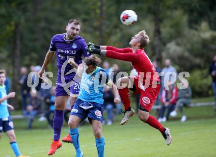 Fussball. 1. Klasse D. Eisenkappel gegem Globasnitz. Edin Avdic (Eisenkappel), Patrick Stefan, Gabriel Motschnig (Globasnitz). Eisenkappel, 21.9.2019.  
Foto: Kuess
www.qspictures.net
---
pressefotos, pressefotografie, kuess, qs, qspictures, sport, bild, bilder, bilddatenbank