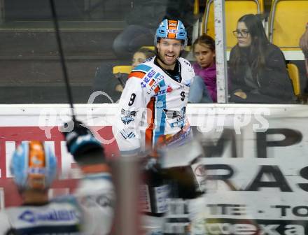 EBEL. Eishockey Bundesliga. KAC gegen	EHC Liwest Black Wings Linz. Torjubel  Schofield Rick (Linz). Klagenfurt, am 29.9.2019.
Foto: Kuess
www.qspictures.net

---
pressefotos, pressefotografie, kuess, qs, qspictures, sport, bild, bilder, bilddatenbank