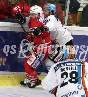 EBEL. Eishockey Bundesliga. KAC gegen	EHC Liwest Black Wings Linz. Matthew Neal,  (KAC), Roach Josh (Linz). Klagenfurt, am 29.9.2019.
Foto: Kuess
www.qspictures.net

---
pressefotos, pressefotografie, kuess, qs, qspictures, sport, bild, bilder, bilddatenbank
