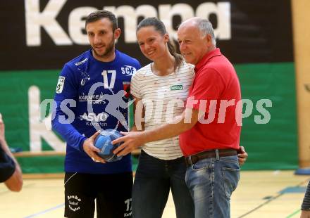 Handball Bundesliga. HLA. SC Kelag Ferlach gegen UHK Krems.  Izudin Mujanovic, Vanessa Herzog, Buergermeister Ingo Appe (SCF). Ferlach, am 28.9.2019.
Foto: Kuess
---
pressefotos, pressefotografie, kuess, qs, qspictures, sport, bild, bilder, bilddatenbank