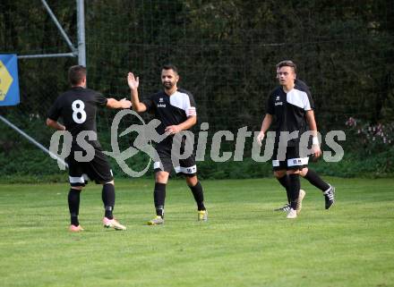 Fussball. 2. Klasse C. Gurk gegen Soerg.  Torjubel 	Denis Sahitaj, Christoph Pingist, Pascal Stefan Eichwalder  (Soerg). Gurk, 28.9.2019.
Foto: Kuess
www.qspictures.net
---
pressefotos, pressefotografie, kuess, qs, qspictures, sport, bild, bilder, bilddatenbank