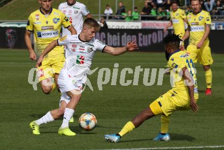 Fussball Bundesliga. RZ Pellets WAC gegen spusu SKN St. Poelten. Romano Christian Schmid, (WAC), George Davies  (St. Poelten). Wolfsberg, am 6.10.2019.
Foto: Kuess
www.qspictures.net

---
pressefotos, pressefotografie, kuess, qs, qspictures, sport, bild, bilder, bilddatenbank