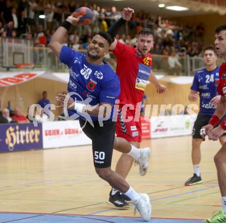 Handball Bundesliga. HLA. SC Kelag Ferlach gegen UHK Krems. Adonis Gonzales-Martinez,  (SCF), Kenan Hasecic (Krems). Ferlach, am 28.9.2019.
Foto: Kuess
---
pressefotos, pressefotografie, kuess, qs, qspictures, sport, bild, bilder, bilddatenbank