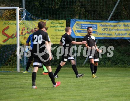 Fussball. 2. Klasse C. Gurk gegen Soerg.  Torjubel 	Denis Sahitaj, Michael Rauter, Hajrush Tifeku  (Soerg). Gurk, 28.9.2019.
Foto: Kuess
www.qspictures.net
---
pressefotos, pressefotografie, kuess, qs, qspictures, sport, bild, bilder, bilddatenbank