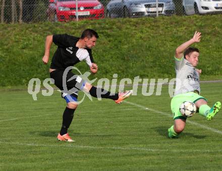 Fussball. 2. Klasse C. Gurk gegen Soerg. Alexander Walter Klingbacher (Gurk), Christoph Pingist (Soerg). Gurk, 28.9.2019.
Foto: Kuess
www.qspictures.net
---
pressefotos, pressefotografie, kuess, qs, qspictures, sport, bild, bilder, bilddatenbank