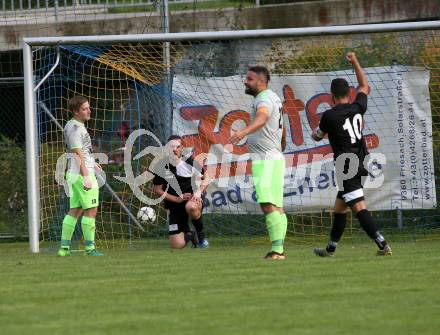 Fussball. 2. Klasse C. Gurk gegen Soerg.  Torjubel   Denis Sahitaj, Raphael Prenter, (Soerg). Gurk, 28.9.2019.
Foto: Kuess
www.qspictures.net
---
pressefotos, pressefotografie, kuess, qs, qspictures, sport, bild, bilder, bilddatenbank