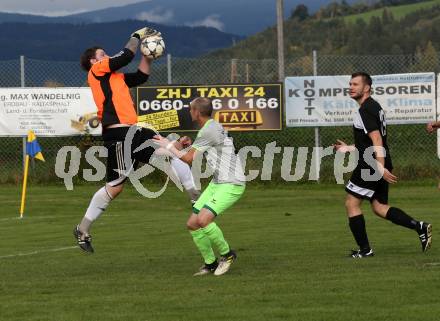 Fussball. 2. Klasse C. Gurk gegen Soerg. Stefan Knapp (Gurk), Karl Simon Zechner, Martin Allmaier (Soerg). Gurk, 28.9.2019.
Foto: Kuess
www.qspictures.net
---
pressefotos, pressefotografie, kuess, qs, qspictures, sport, bild, bilder, bilddatenbank